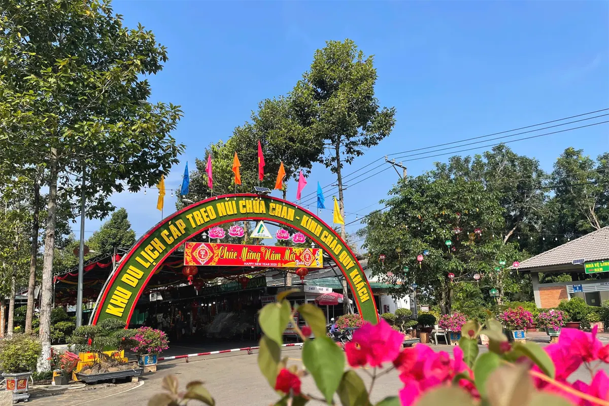 Sunworld nui chua chan